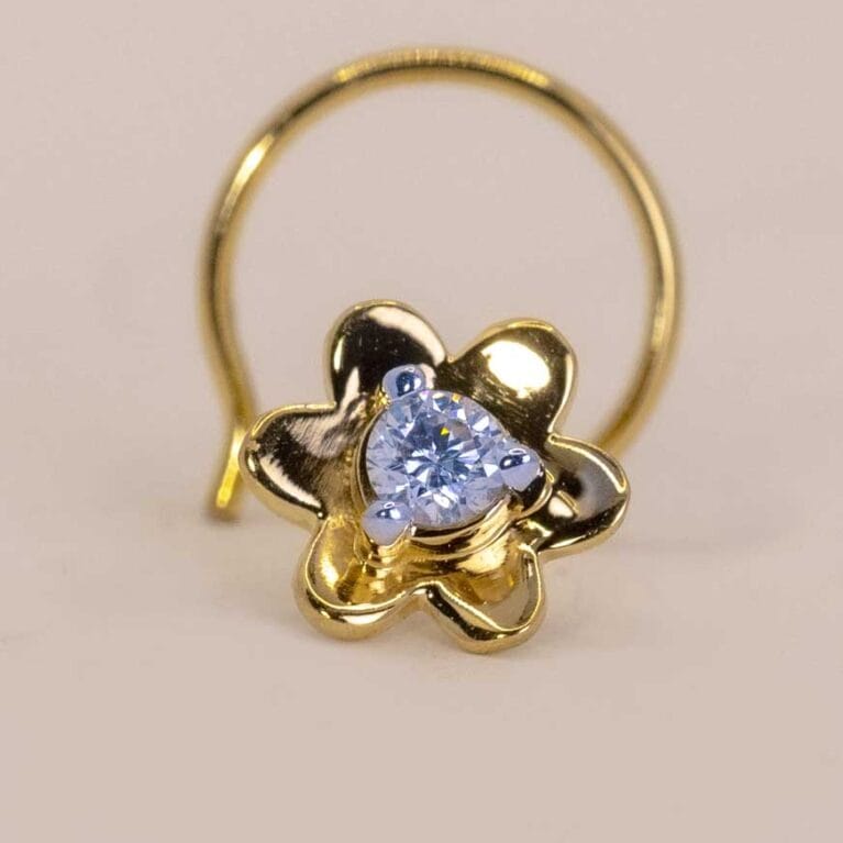 Noora 6 Petals Nose Pin